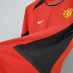 camisa-retro-manchester-unt-manga-longa-2002-04-mas