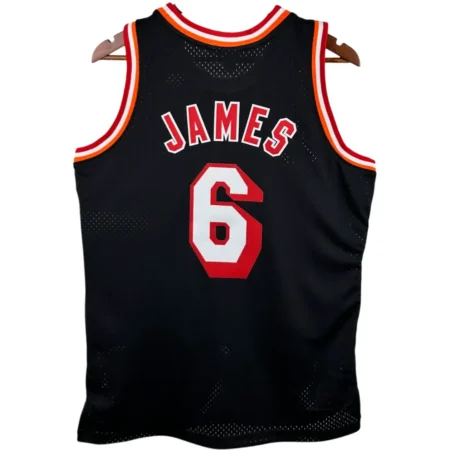 Regata NBA Mitchell & Ness Miami Heat Preta 2013 LeBron James #6